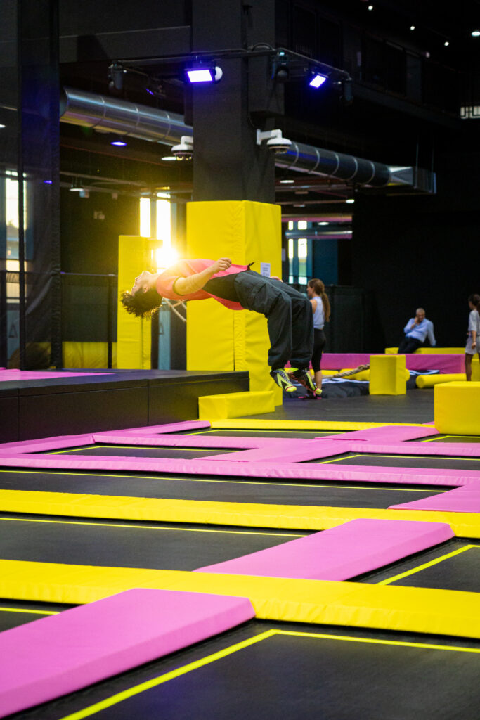 backflip di un atleta in hyperspace